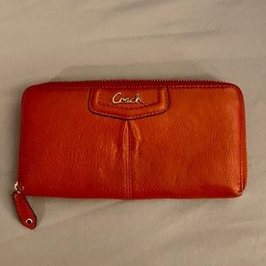 MAKE AN OFFER 🎰Coach Wallet
